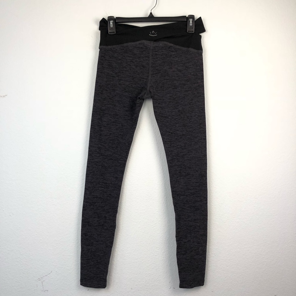 Beyond Yoga East Bound criss cross waist leggings - Picture 7 of 8